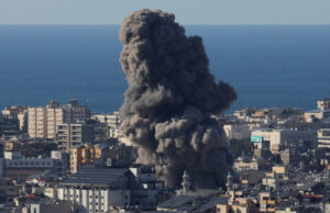 (Фото) Воздушен напад врз предградие на либанскиот главен град Бејрут