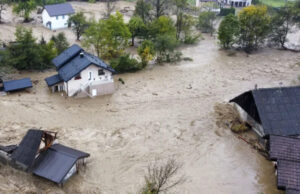 Британија издаде жолт аларм поради бурата Ешли