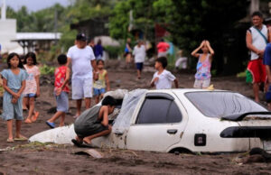 (Видео) Страшна бура ги опустоши Филипините, најмалку 26 загинати