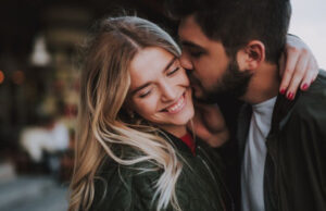 Брачен терапевт: Најсреќните парови практикуваат три едноставни навики