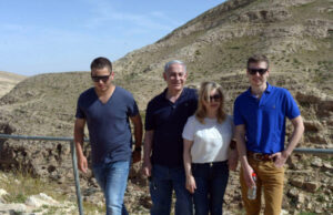 Нетанјаху побара од својот син да ја одложи венчавката поради безбедносни причини