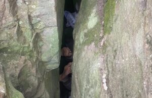 Австралијка (23) заглавена меѓу карпи, висела надолу цели седум часа