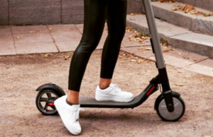 Дете паднало од електричен тротинет во Гостивар, заврши во болница со тешки повреди