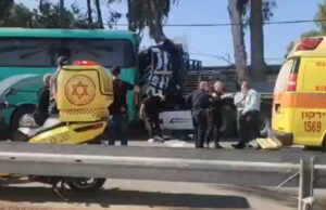 Камион намерно се заби во автобуска станица во Израел, десетици повредени