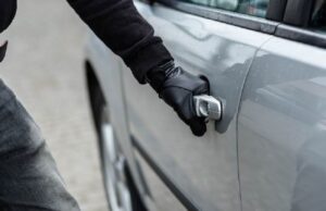 Уапсени двајца кумановци: На сила влегувале во патнички возила и краделе