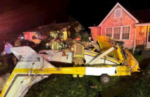 (Видео) Мал авион во САД се урна покрај куќа, пилотот загина