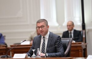 Мицкоски до Спасовски: Божиновска е поголема Македонка од сите вас