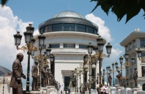 Извршен увид на местото на тешката сообраќајна несреќа на патот Прилеп – Битола, ќе биде извршена обдукција на телата на починатите