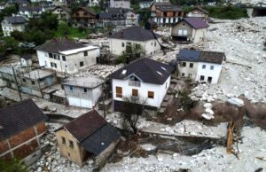 Пронајдено телото на уште една жртва од поплавите во БиХ, операцијата за извлекување е во тек