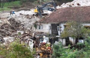 Дете најдено живо по два дена од поплавите во Јабланица под урнатините на семејната куќа