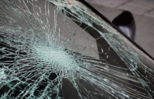 Се утврдуваат причините за вчерашната тешка сообраќајна несреќа, наредена обдукција, се вештачи комбето