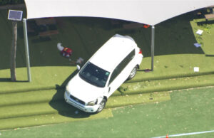 (Фото) 11-годишно дете почина, уште неколку се повредени кога жена во Мелбурн удри со автомобилот во ученици