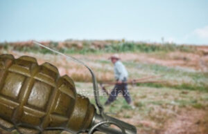 Беровец на нива нашол рачна бомба и ја ставил во својот автомобил