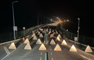 (Фото) Литванија постави „змејски заби“ на границата со Русија