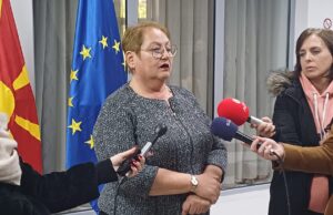 Јаневска за проблемите со градскиот превоз: Недозволиво е поради тоа да се попречува основното право на учениците да се образуваат