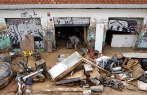 (Видео) Страв од нови жртви од поплавите во Валенсија: властите загрижени што ќе пронајдат во подземна гаража