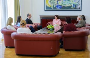 Сиљановска-Давкова прими претставници на Филхармонија по повод 80-годишнината од нејзиното основање