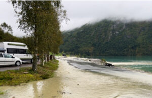 Екстремно време и во Норвешка, во сила предупредувањата за поплави и лизгање на земјиштето