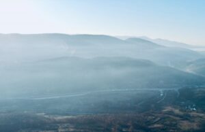 „За 51% помалку пари за чист воздух во Буџетот – Мицкоски ги остава граѓаните да се гушат“, велат од СДСМ