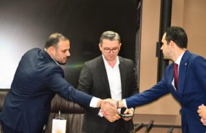 Ѓорѓиевски ги седна Трипуновски и Костадинов на заедничка маса: Не постои нерешлив проблем