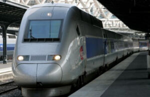 Инцидент во Франција: конфликт меѓу малолетници во воз, четворица повредени со секира