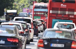 Колапс на јавниот превоз, скопјани се солидаризираат: „Застанете ако сте со автомобил, превезете некого“