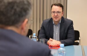 Николоски: Владата е решителна да ги заврши проектите во патната и железничката инфраструктура