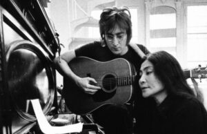 Јоко Оно ја доби судската битка за часовникот на Џон Ленон