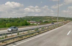 Поради сообраќајка на патот Тетово – Гостивар, сообраќајот се одвива по една коловозна лента