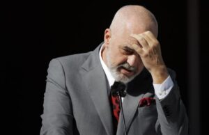 Рама со остри критики за самитот за климатски промени: Што всушност правиме на оваа средба, луѓето таму јадат, пијат и фотографираат