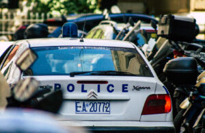 Тригодишно дете застрелано во главата во Грција, се бори за животот