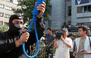 Силувал 200 жени, па им давал апчиња за абортус: Јавно егзегутиран ирански сериски силувач