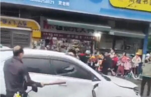 Автомобил влета во луѓе во Кина
