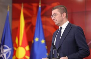 Мицкоски: Вработените во здравството добиваат покачување на платите од 40 до 50 проценти во следните четири години