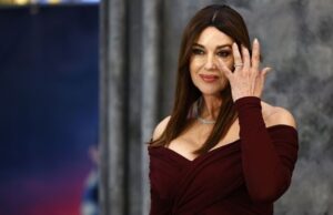 Моника Белучи позираше за насловна страница, фановите се воодушевени