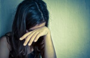 Малолетничка допирана по телото во дворот на основно училиште во Скопско