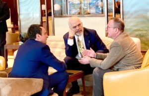 „Курти е еден од најомилените премиери за нас, кој мисли поинаку ја сменил ДНК на Албанецот со ДНК од интерес“, рече Таравари