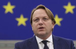 Европскиот парламент ја одложи одлуката за кандидатурата на Оливер Вархеји за еврокомесар