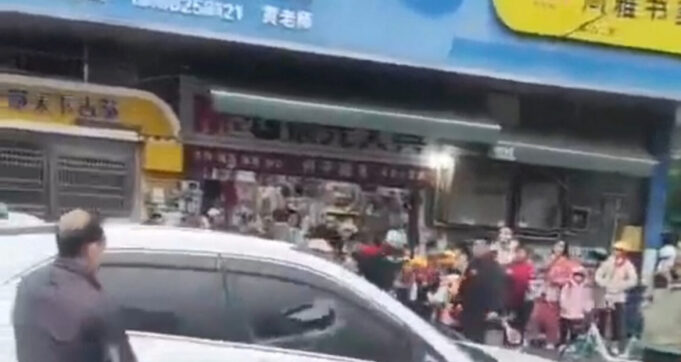 kina-so-kola-vo-peshaci