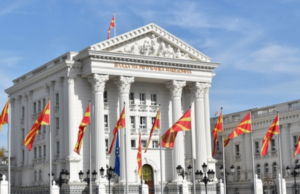 Средствата се обезбедени, исплатата за 400 пожарникари е во тек, велат од Владата