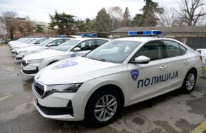 Скопјанец нападнат во Ќерамидница, напаѓачот удрил и по полицијата и им го оштетил службеното возило