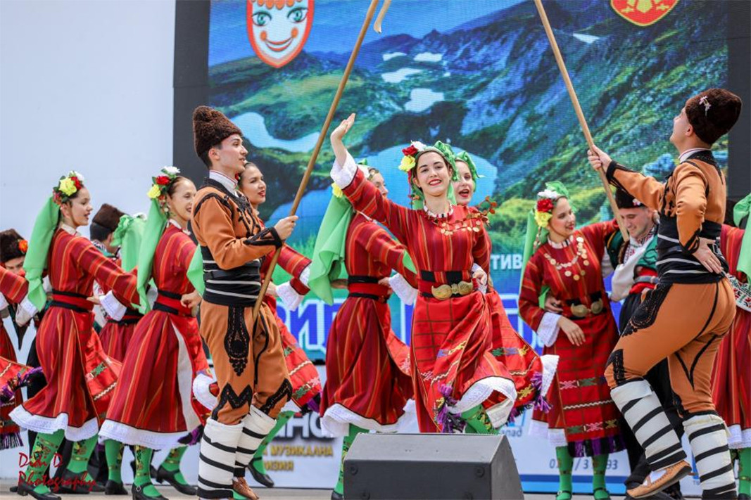 Ансамблот „Орфеј“ од Крджали ќе ја претставува Бугарија на Меѓународниот фолклорен фестивал во Приштина