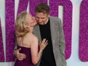 Памела Андерсон зборуваше за врската со Лиам Нисон: Не можеш, а да не го сакаш