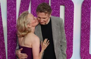 Памела Андерсон зборуваше за врската со Лиам Нисон: Не можеш, а да не го сакаш