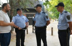 Наградени ќе бидат полицајците кои вчера ја спасија жената во Вардар