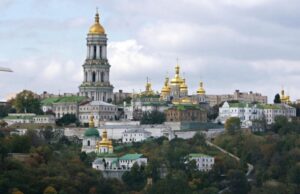 Зеленски ги укинува ограничувањата за патување во странство на мажите меѓу 18 и 21 година