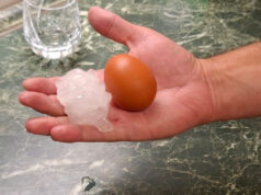 (Фото+видео) Опасна бура во Словенија: паѓаше град со големина на јајце, издадено портокалово предупредување