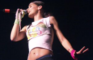 (Фото) Беше омилена пејачка во 2000-тите, а потоа исчезна: денес шокира со својот изглед