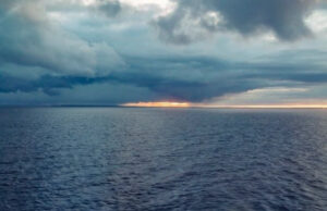 Веднаш излезете од водата ако го забележите ова: правилото од 30 секунди може да ви го спаси животот