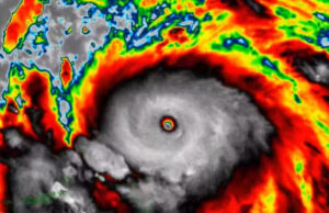 (Видео) Ураганот Ерин се засили на четврта категорија, опасно се зајакнува и се заканува на брегот на САД